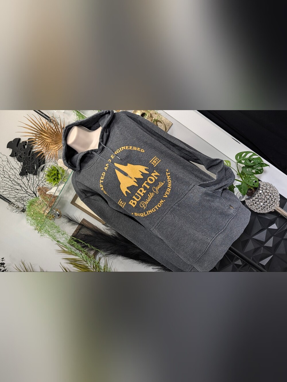 Women's Burton Snowboards Mountain Logo Distressed Hoodie LG